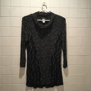 Yushi Size Large Womans Tunic Top Black And White Stripes with A 3D Design